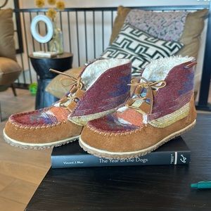 Boots faux fur lined